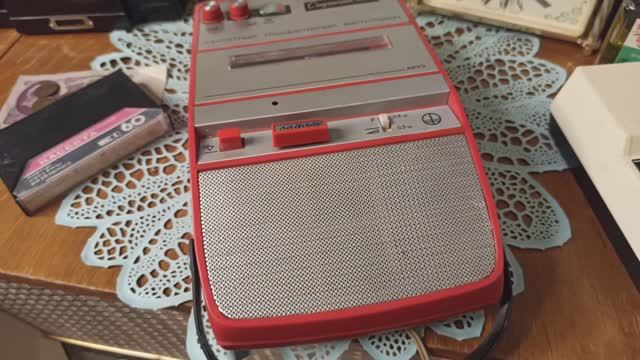 Советский кассетный магнитофон Спутник 403, проверка после ремонта. Soviet tape recorder Sputnik 403 смотреть онлайн