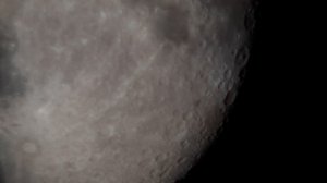 Что-то летит мимо луны