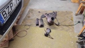 Mazda 5; замена гибкого соединения выхлопной системы.