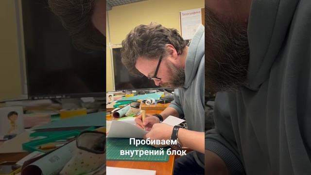 #графическийдизайн #дизайн #полиграфия Книга "История моего колледжа" смотреть онлайн