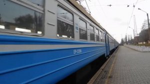 Отправление электропоезда ЭР1-233 с сообщением Никополь - Тимково со станции Кривой Рог