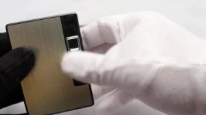 Портсигар с автоматической подачей и встроенной зажигалкой