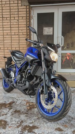 Синий/чёрный - это YAMAHA MT-03