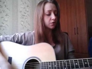 Обычный автобус. Армейские песни под гитару. Девушка супер поет.