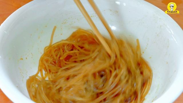 白菜燉粉條想要好吃，這一步不能少，原來訣竅在這裡，簡單美味，太香了【天天相見廚房】#白菜燉粉條 #白菜 #粉條