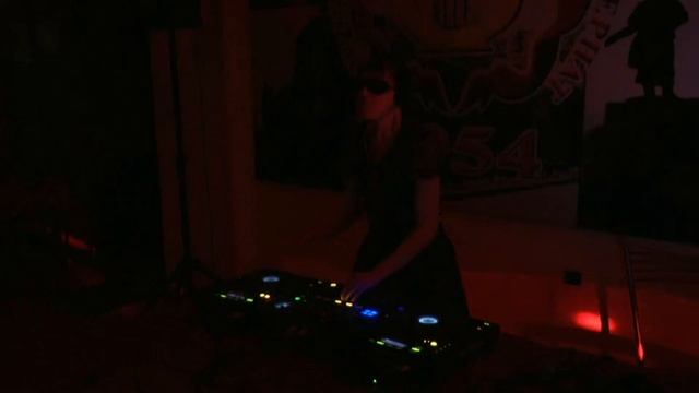 Настя Аксенова музыка в стиле House смотреть онлайн