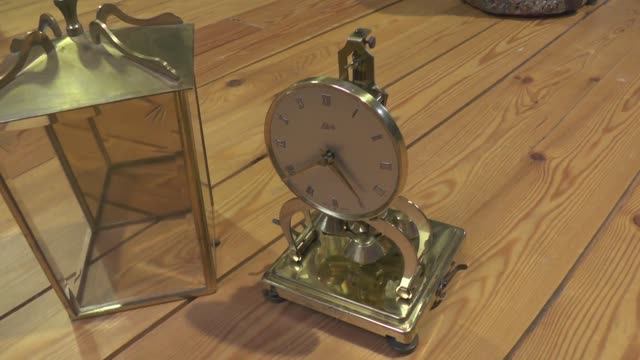 Годовые часы . Германия, 400 Day Clock смотреть онлайн