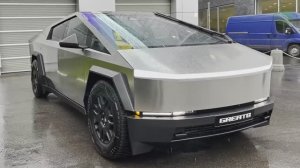 Tesla Cybertruck 2025