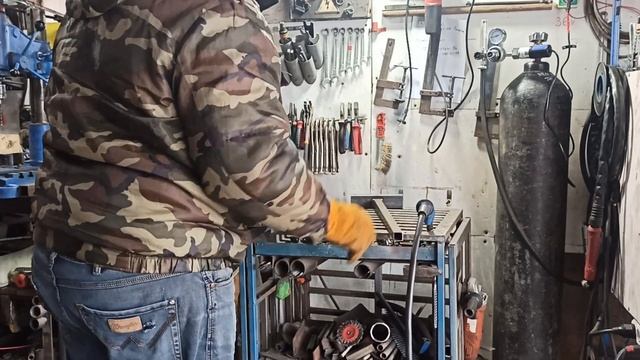 Подсобники сварщику. КОзлы универсальные телескопические. смотреть онлайн