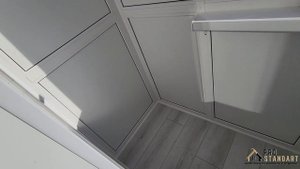 Французский балкон с крышей, 5 этаж, ламинат.