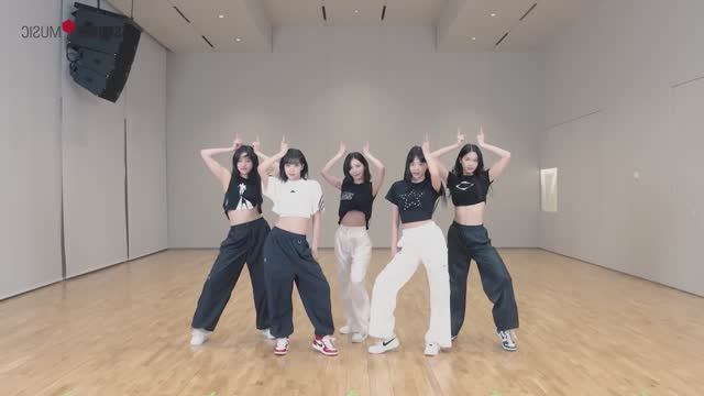 LE SSERAFIM (르세라핌) - 'UNFORGIVEN' dance practice mirrored