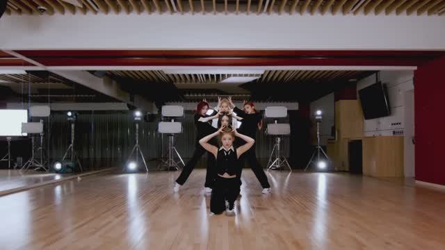 ITZY (있지) - 'In The Morning (Day ver.)' dance practice  mirrored