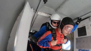 Прыжок с 4000 в тандеме. Аэродром Vatulino. Минута свободного падения!