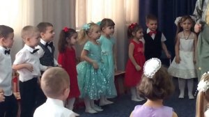 Помахали ручкой маме, пусть на ужин нас не ждёт... Ручки-ручки...