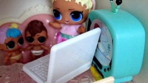 НЕ ВЫПУЩУ! ОНИ НАКАЗАНЫ😡😡 Куклы ЛОЛ сюрприз! Малыши в детском садике! Смешные мультики Даринелка