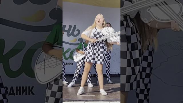Мы к вам заехали на час #бременскиемузыканты #сцена