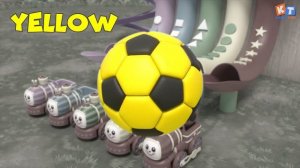 Малыш едет на поезде 🚂⚽ _ Веселое приключение с футбольным мячом с песней