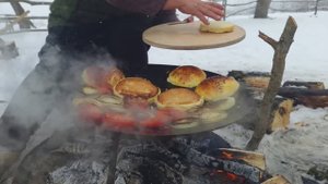 Kənd Həyatı.  Homemade Lamb Burger