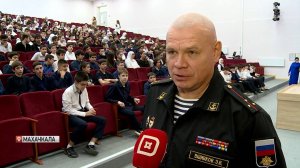 Офицер морской пехоты рассказал школьникам о традициях и подвигах морских пехотинцев