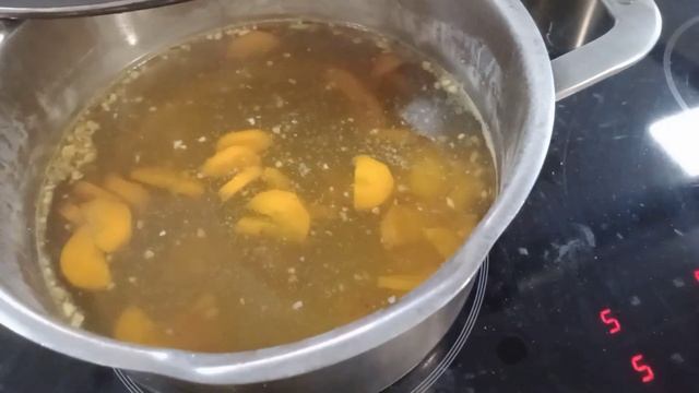 Смачний бульйон з сьомги гарячого копчення ,приготовлений в Дордрексі.Бульйон з сьомги за 5 хвилин. смотреть онлайн