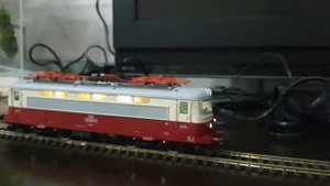 Модель чехословацкого электровоза S499.02. Масштаб 1:87. Piko.