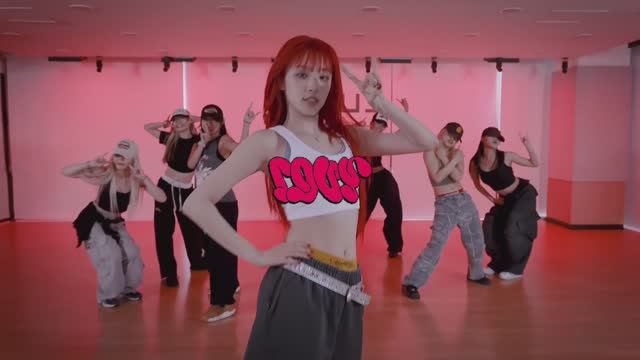 우기(YUQI) - FREAK dance practice mirrored