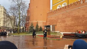 Почетный караул у Кремлевской стены