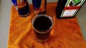 Егерьбомба - коктейль из Егерьмайстере / Ягермайстера - кухонные коктейли