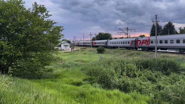 Электровоз ЭП1М-455 с пассажирским поездом №361с Нальчик - Минеральные-Воды - Москва. смотреть онлайн