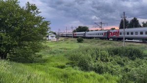Электровоз ЭП1М-455 с пассажирским поездом №361с Нальчик - Минеральные-Воды - Москва.