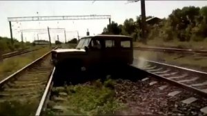 УАЗ против поезда 🚆 Россия.