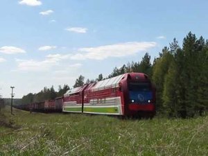 Газотурбовоз ГТ1h-001 с грузовым поездом весом 9000 т на перегоне Адуй - Костоусово