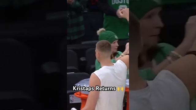 Kristaps Porziņģis receives a standing ovation in first game of the season!