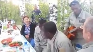 Negry pojut pesnju Oficery