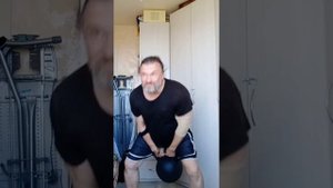 Русские махи с гирей 88кг на 24 повторения.