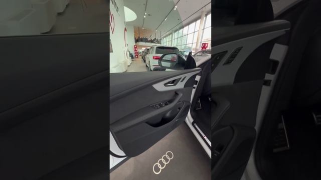 Сравнение цен на Audi Q8 у дилера сейчас и год назад