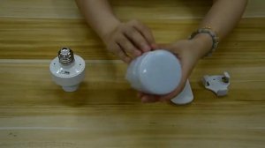 Светодиодная лампочка с пультом.