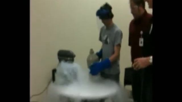 How To: Liquid Nitrogen Ice Cream, part 1 смотреть онлайн
