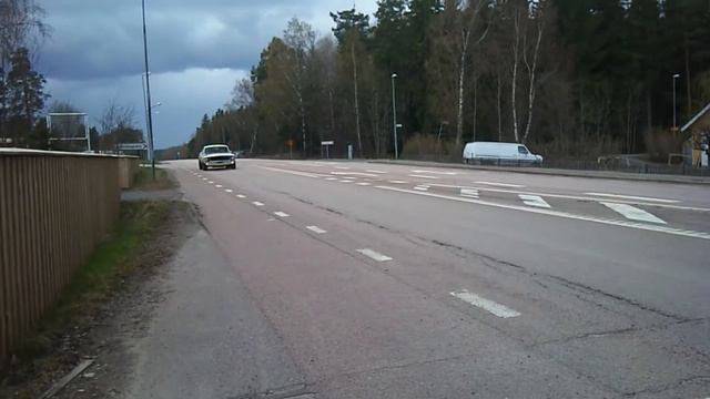 Gurras Mustang genom Hummelsta смотреть онлайн