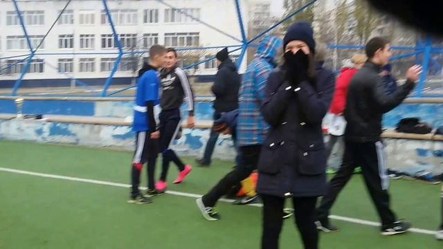 Как правильно праздновать победу в дворовом футболе///Show must go on///Пенальти и Файер-шоу смотреть онлайн