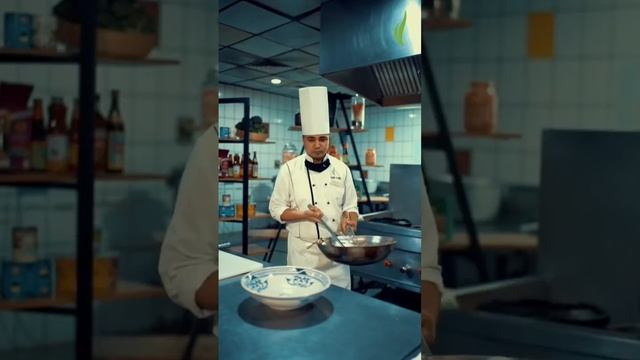 Chef's interesting preparation at 5 Star Hotel Kitchen; see the detailing... #Chef #hotel #resort смотреть онлайн