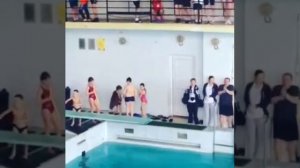 Прыжки воду спад д назад