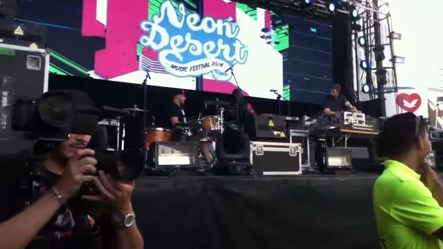 Keys n krates at Neon Desert 2014 смотреть онлайн