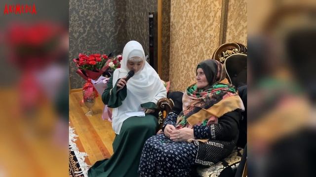 Хадиджа поздравляет Бабушку с Днем Рождения