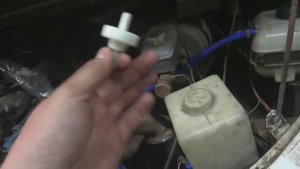 Установил обратный клапан для омывайки на свою Газель. Что сделать чтоб омывай ка не стикала в бачок