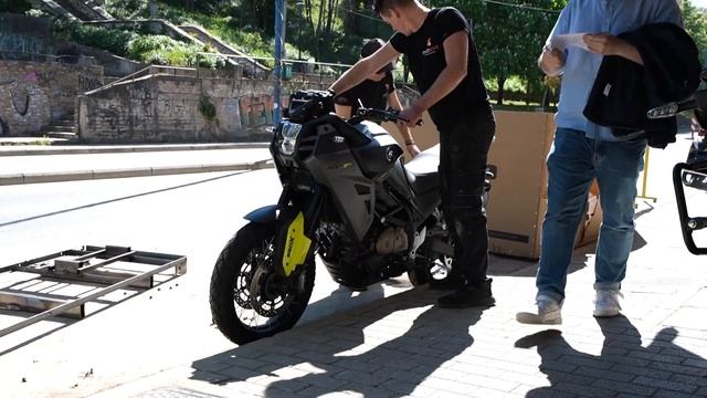 Unboxing QJMOTOR SVT 650 adventure motorcycle 2024