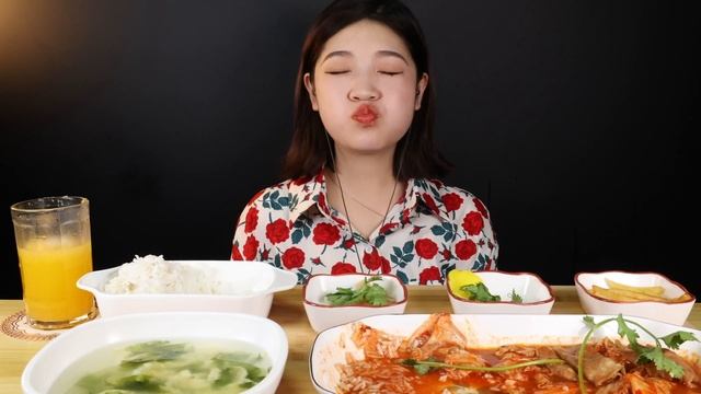 Mukbang)SUB/Tessie eating/Kimchi Fat Beef/ASMR eating sounds смотреть онлайн