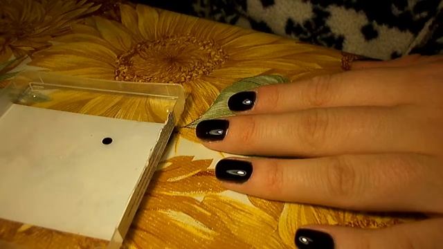Покрытие ноготков гель-лаком максимально близко к кутикуле.
