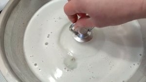 как отмыть крышки  кастрюль и сковородок ?