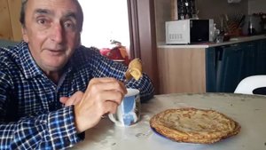 СВЕТА ВСЁ НЕТ, ДЕЛАТЬ НЕЧЕГО, ПЕКУ БЛИНЫ. НА ОБЕД КРОМЕ БЛИНОВ, НИЧЕГО.